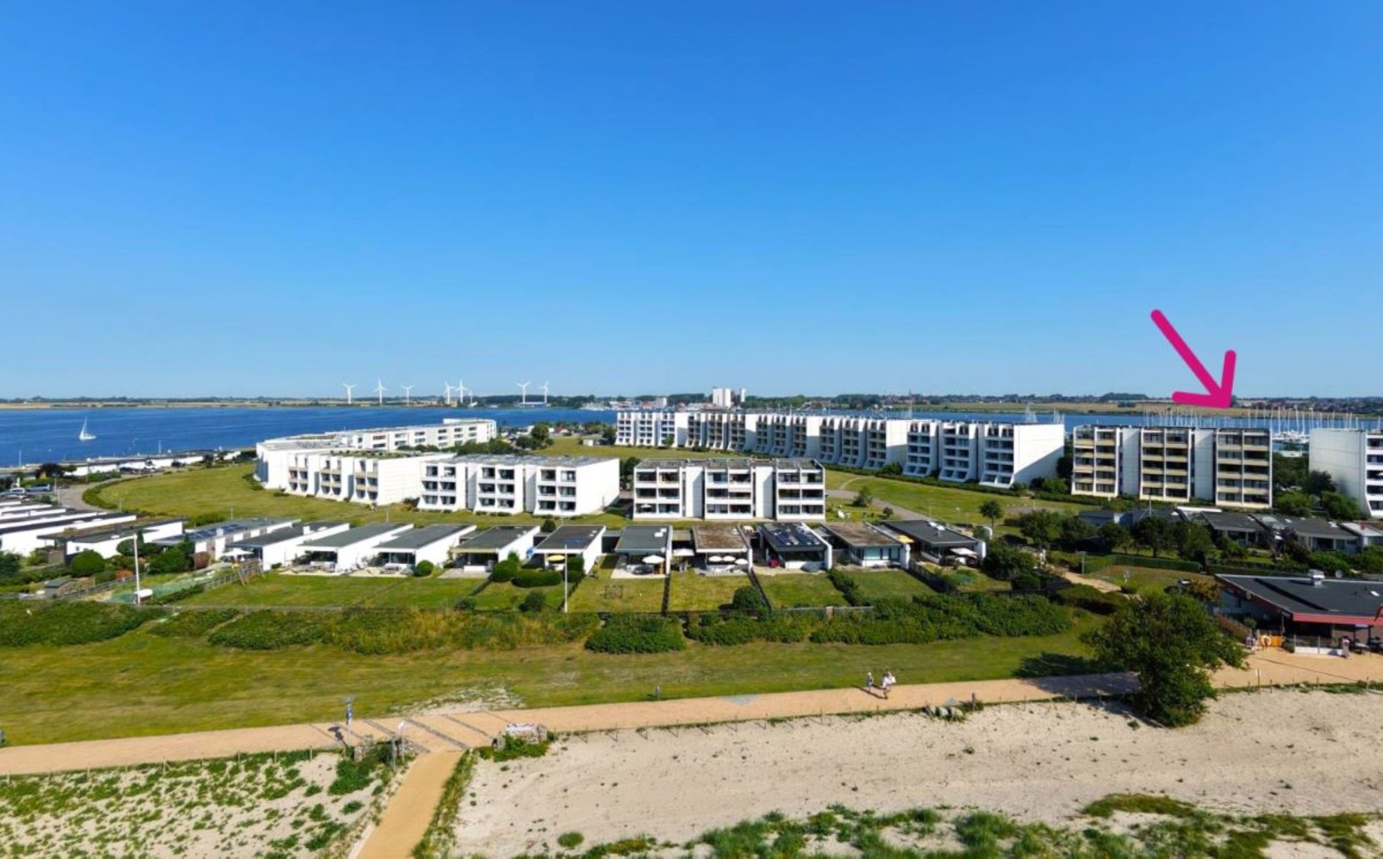 Apartmenthaus direkt zwischen Strand und Marina